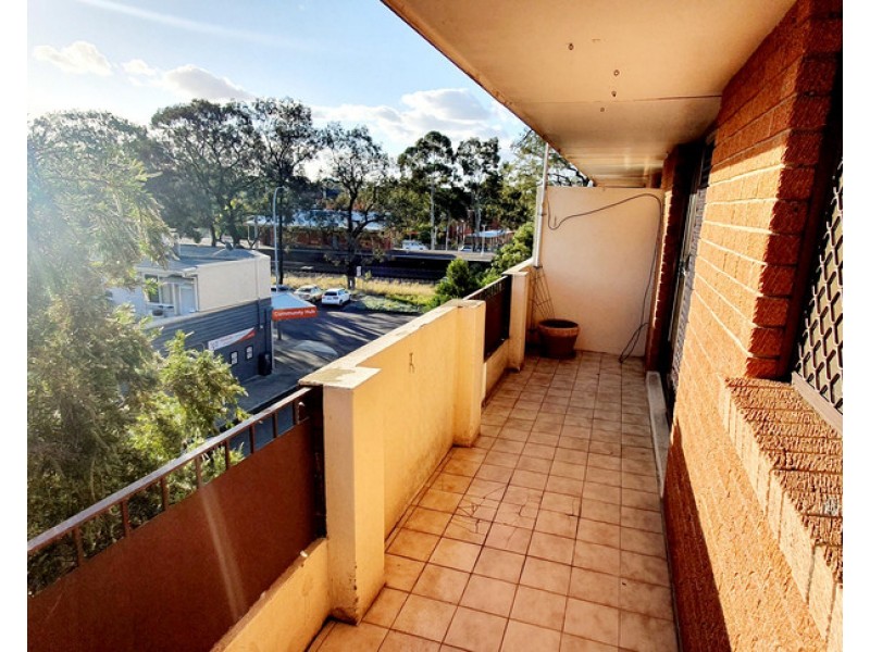 6/118 wattle Ave, Carramar NSW 2163