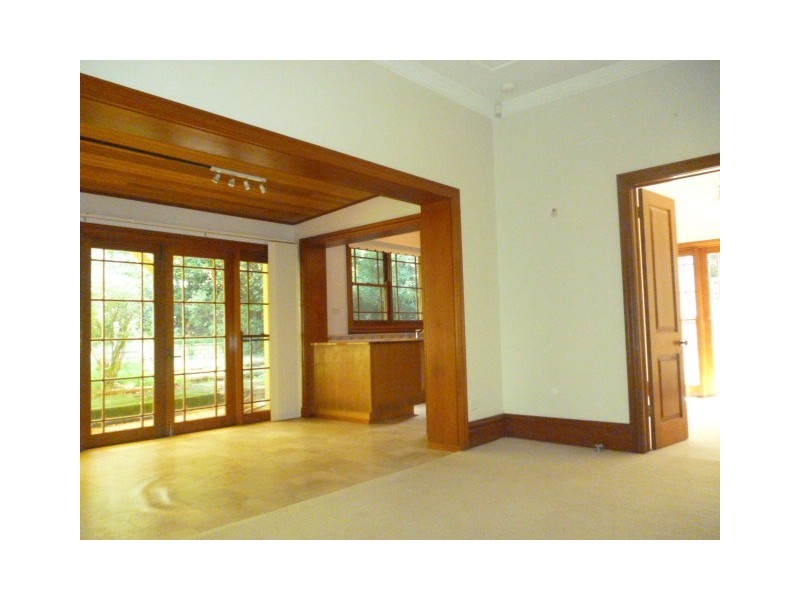 1 Holdsworth Ave, St Leonards NSW 2065