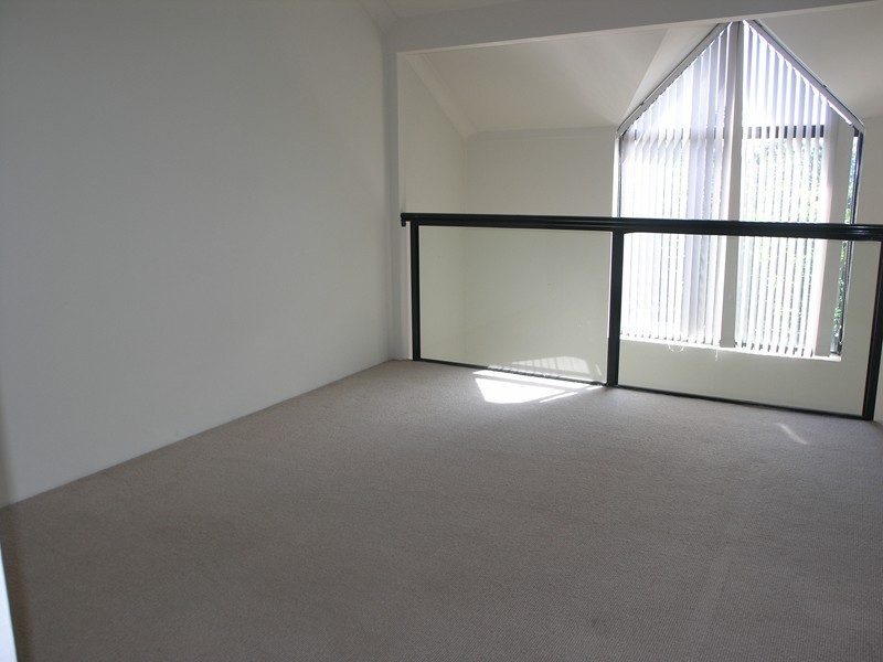 9/5-17  PACIFIC HIGHWAY, Roseville NSW 2069