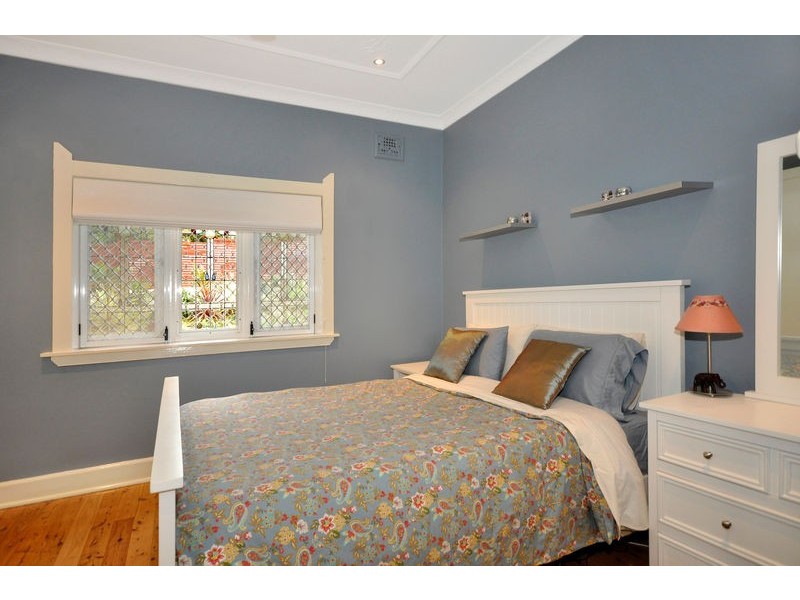 18 Lone Pine Avenue, Chatswood NSW 2067