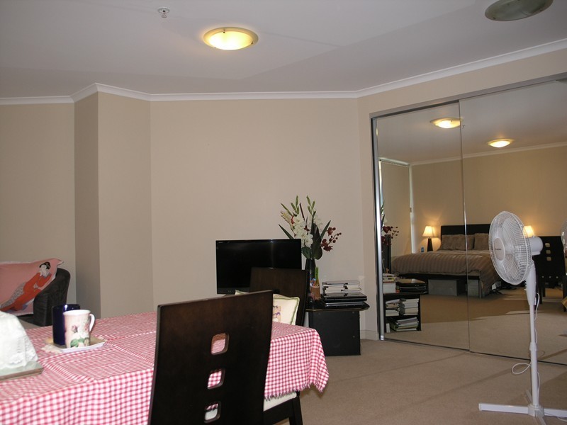 720/2B Help STREET, Chatswood NSW 2067