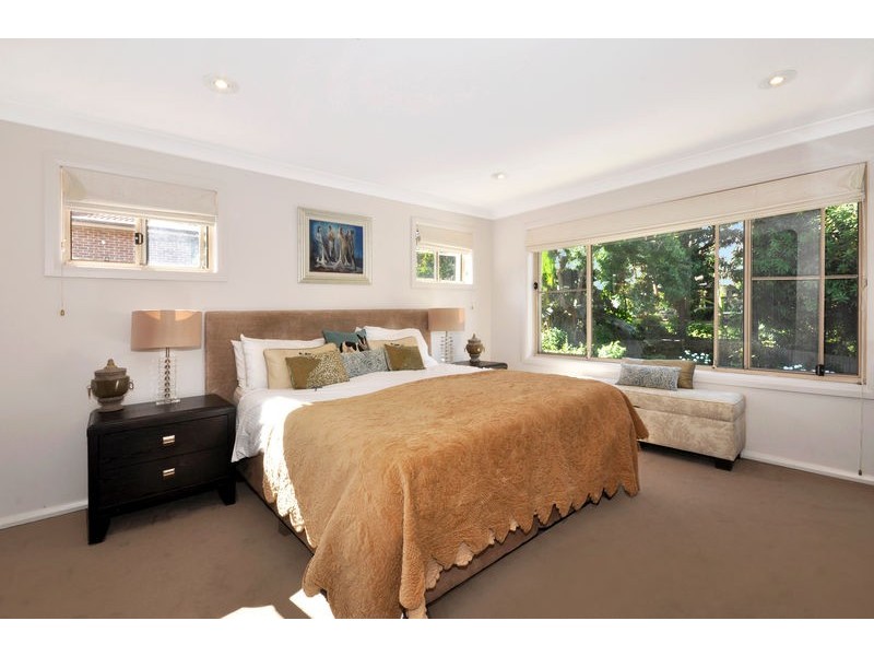 6 Lawson Parade, St Ives NSW 2075