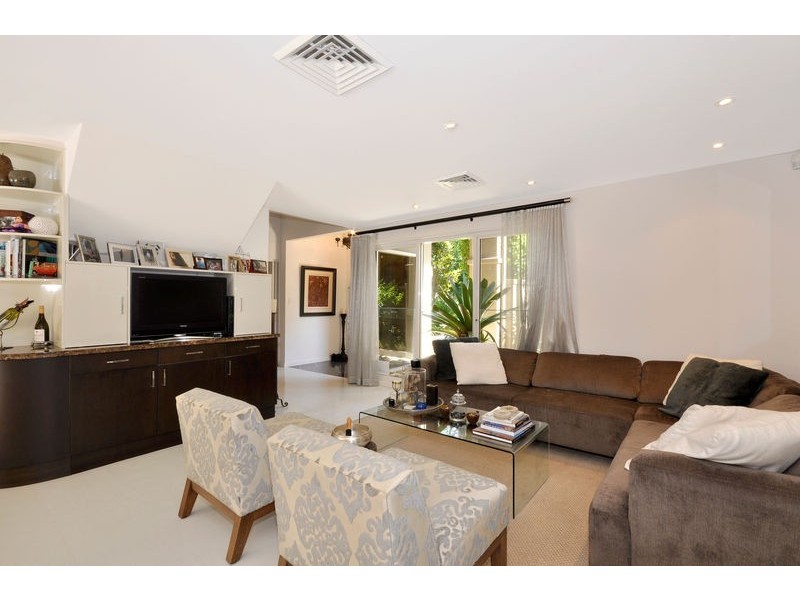 6 Lawson Parade, St Ives NSW 2075