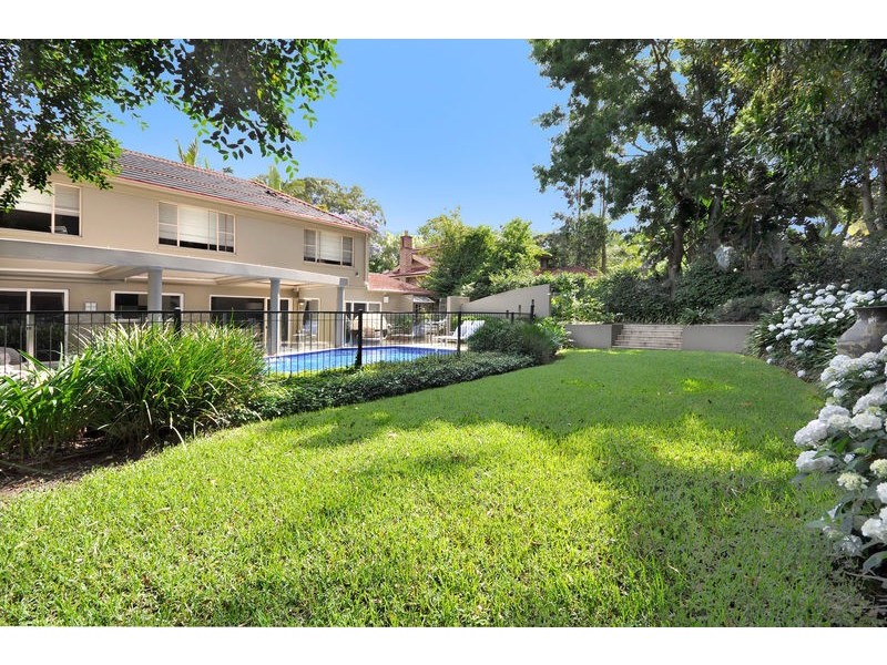 6 Lawson Parade, St Ives NSW 2075