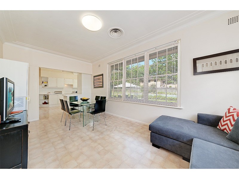 25 Lancaster Ave, St Ives NSW 2075
