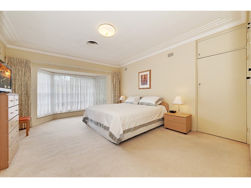 25 Lancaster Ave, St Ives NSW 2075