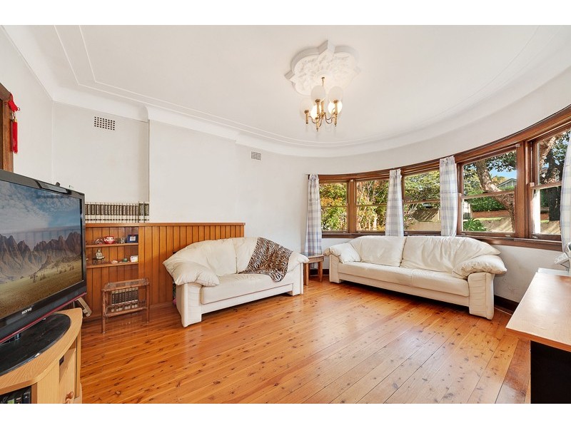 197 Eastern Valley Way, Middle Cove NSW 2068