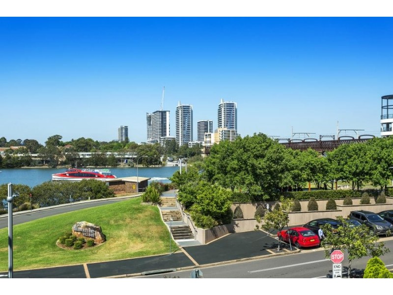 15/143 Bowden Street, Meadowbank NSW 2114