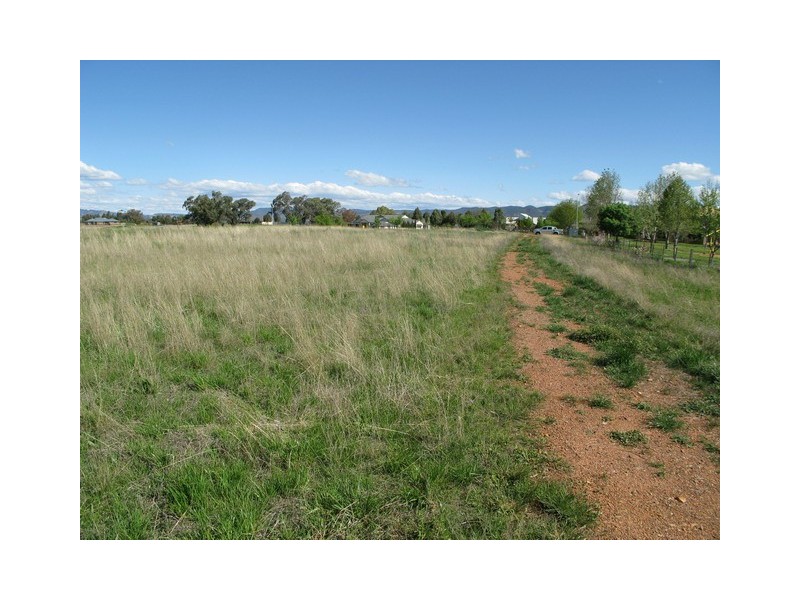 57 Robert Hoddle Grove, Mudgee NSW 2850