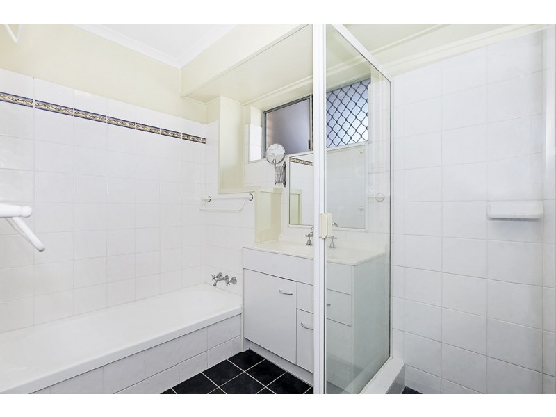 4/108 Cavendish Rd, Coorparoo QLD 4151