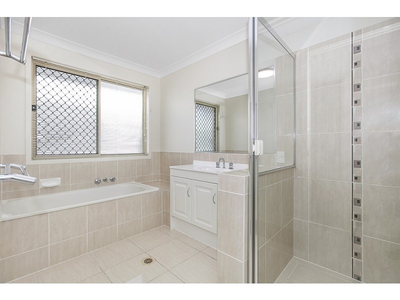 7 Lowai Court, Albany Creek QLD 4035