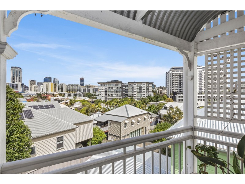 25 York Parade, Spring Hill QLD 4000