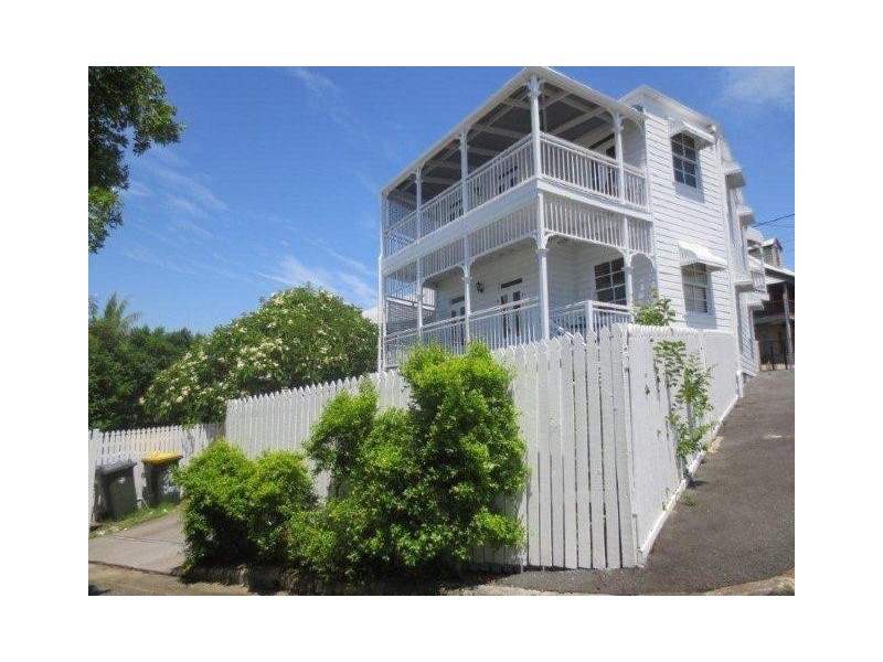 25 York Parade, Spring Hill QLD 4000