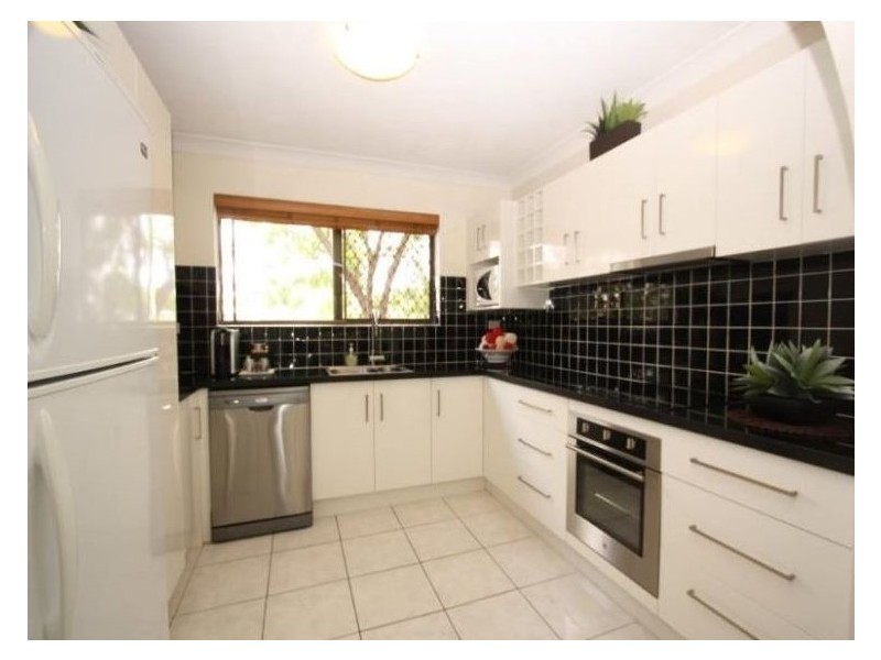 2/25 Scott Rd, Herston QLD 4006