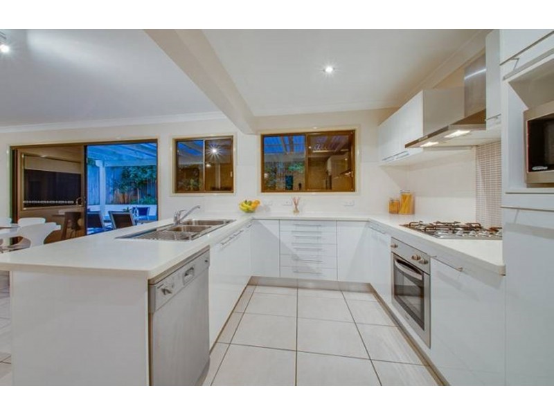 2/9 Curwen Tce, Chermside QLD 4032