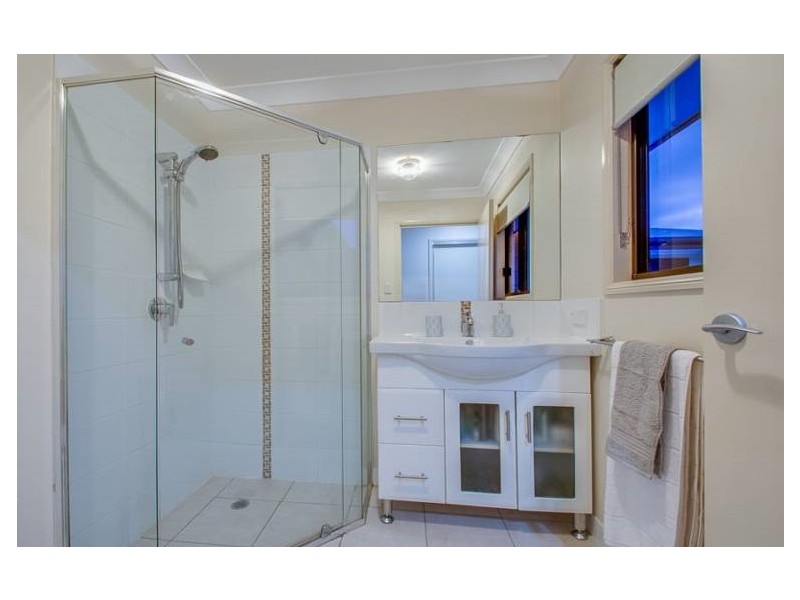 2/9 Curwen Tce, Chermside QLD 4032