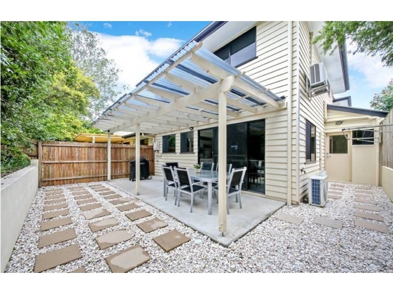 2/9 Curwen Tce, Chermside QLD 4032