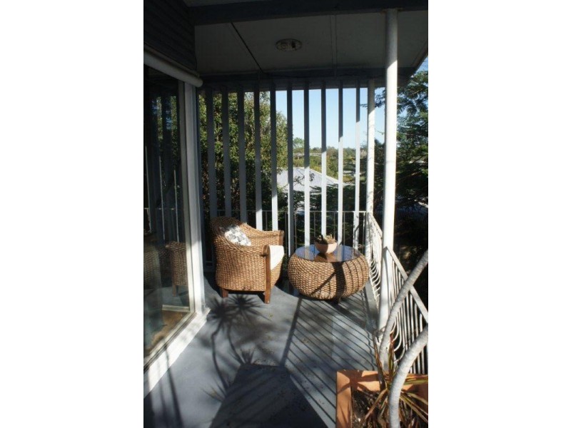 804 Moggill Rd, Chapel Hill QLD 4069
