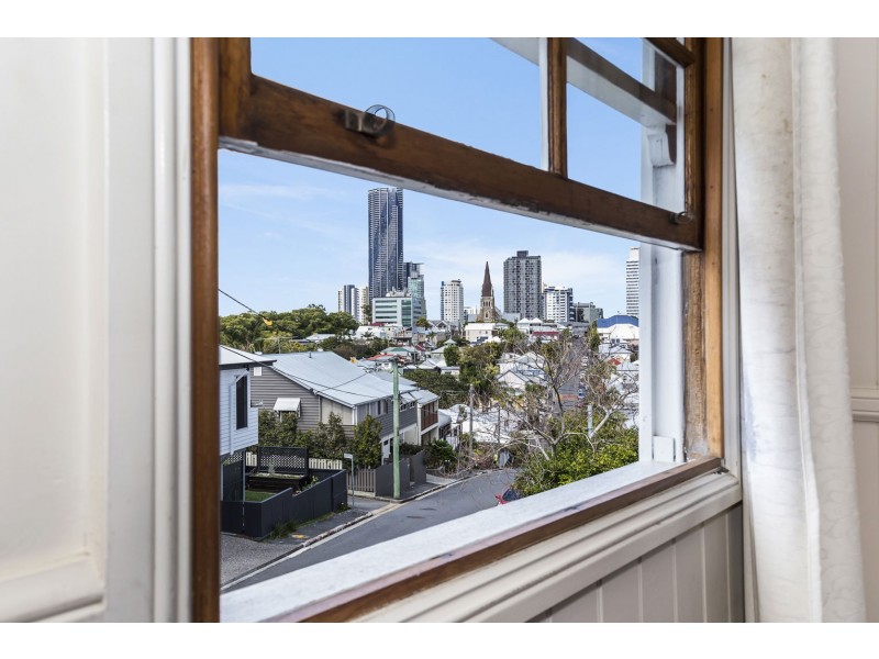 25 York Pde, Spring Hill QLD 4000