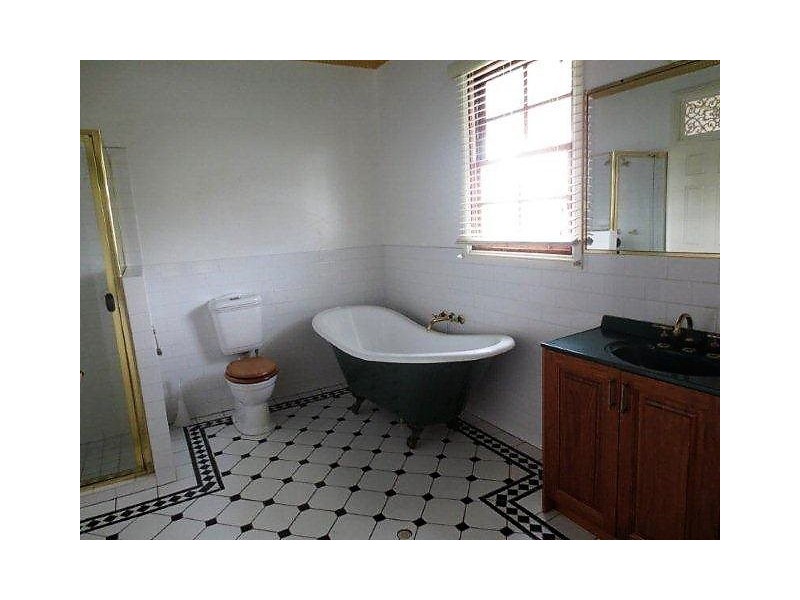 25 York Pde, Spring Hill QLD 4000