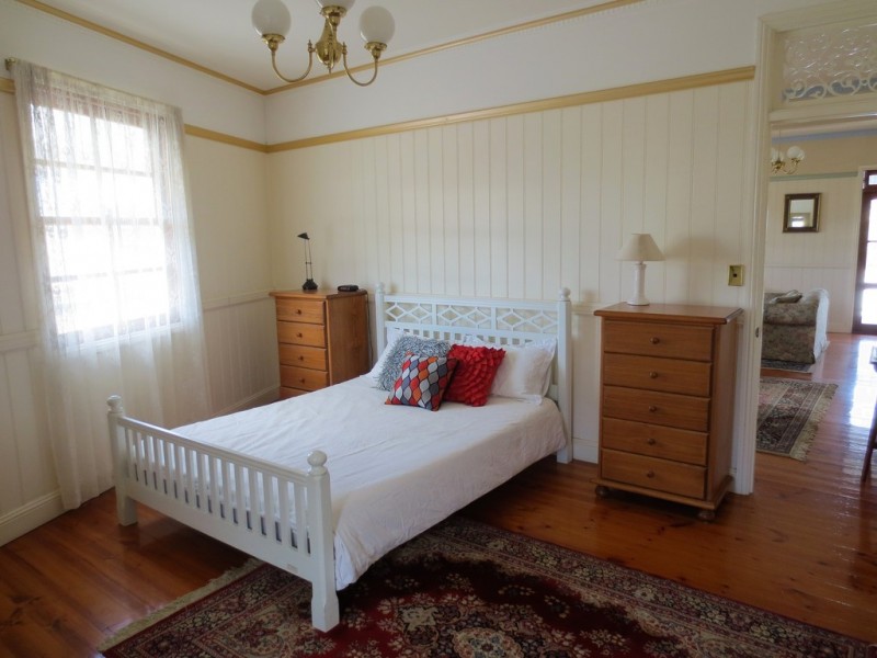 25 York Pde, Spring Hill QLD 4000