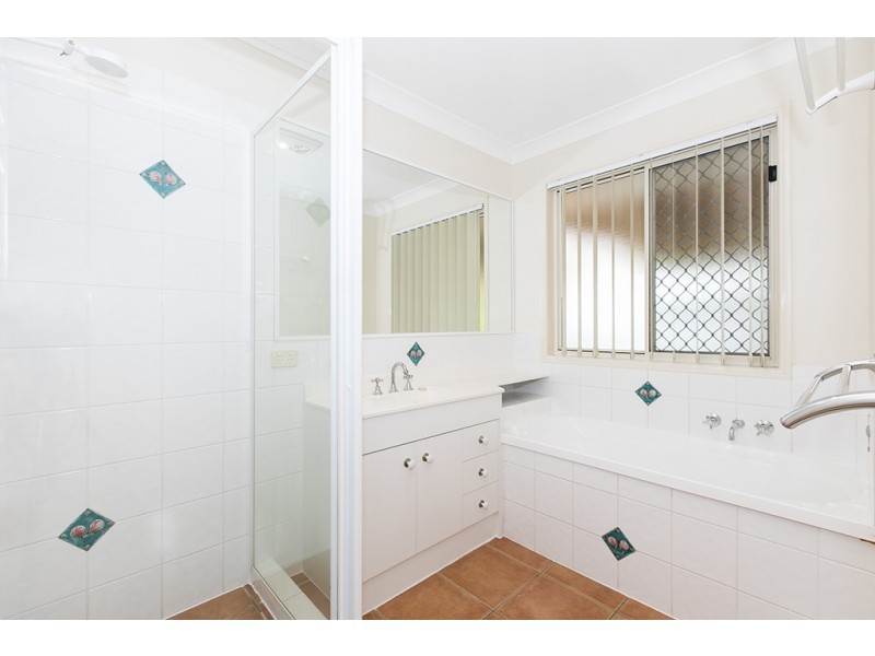 1 Peace Court, Eatons Hill QLD 4037