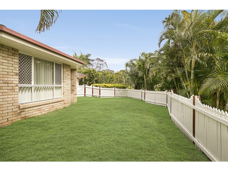 1 Peace Court, Eatons Hill QLD 4037