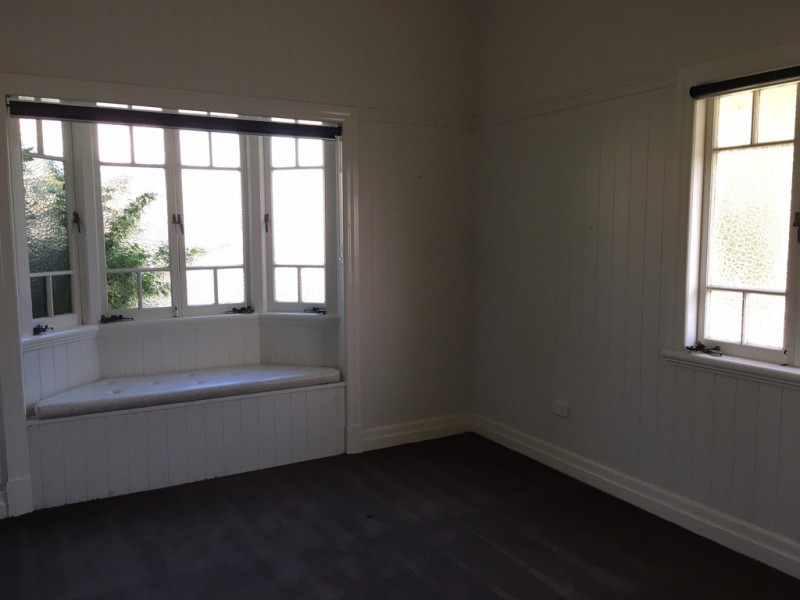 11 Sylvia Street, Camp Hill QLD 4152