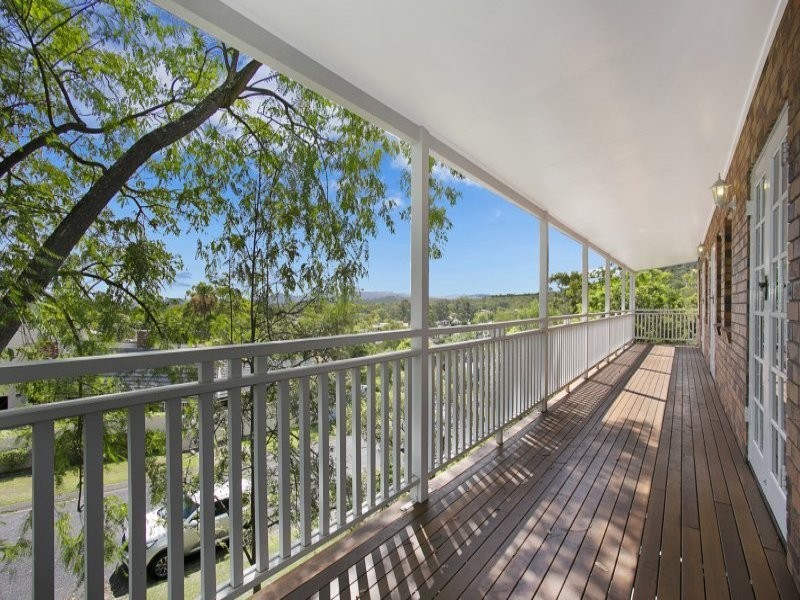 272 Chapel Hill Rd, Chapel Hill QLD 4069