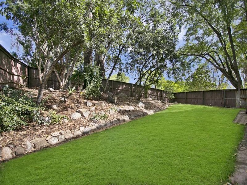 272 Chapel Hill Rd, Chapel Hill QLD 4069