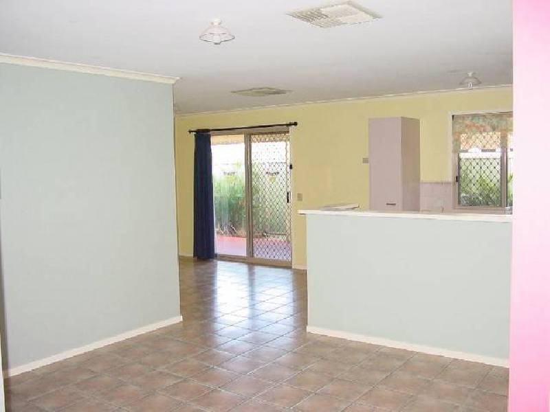 17 Bottlebrush Drive, Regents Park QLD 4118