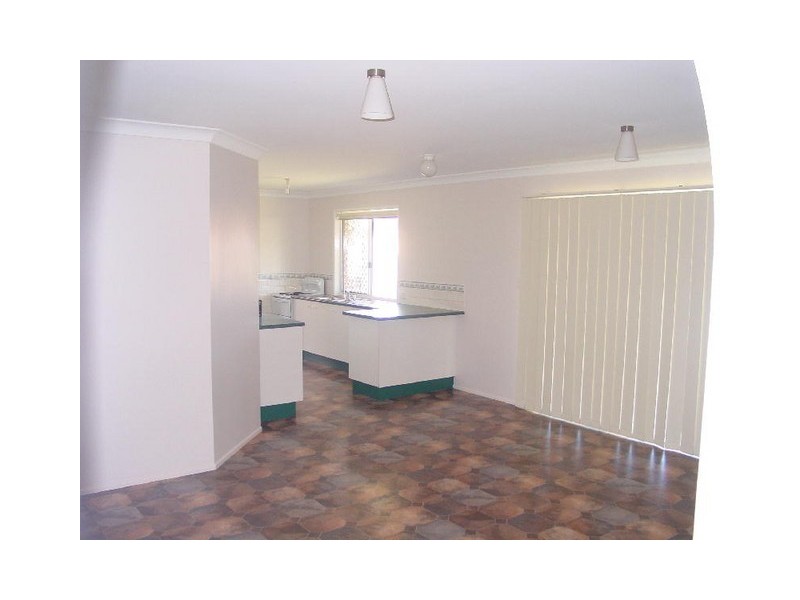 15 Sundowner Street, Regents Park QLD 4118