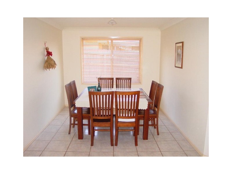 34 Bottlebrush Drive, Regents Park QLD 4118