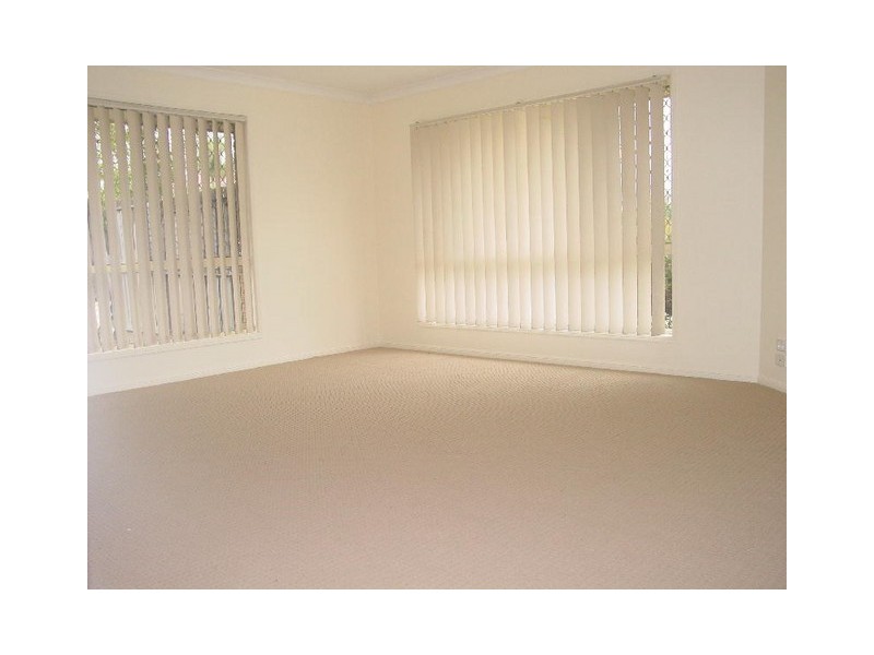 5 Regal Drive, Regents Park QLD 4118