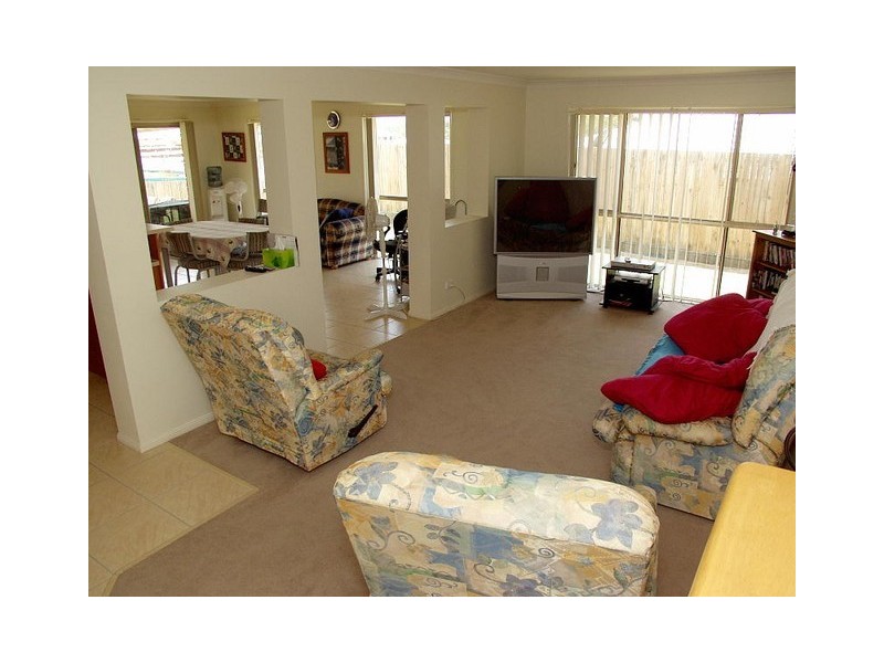 25 Charlton Place, Regents Park QLD 4118