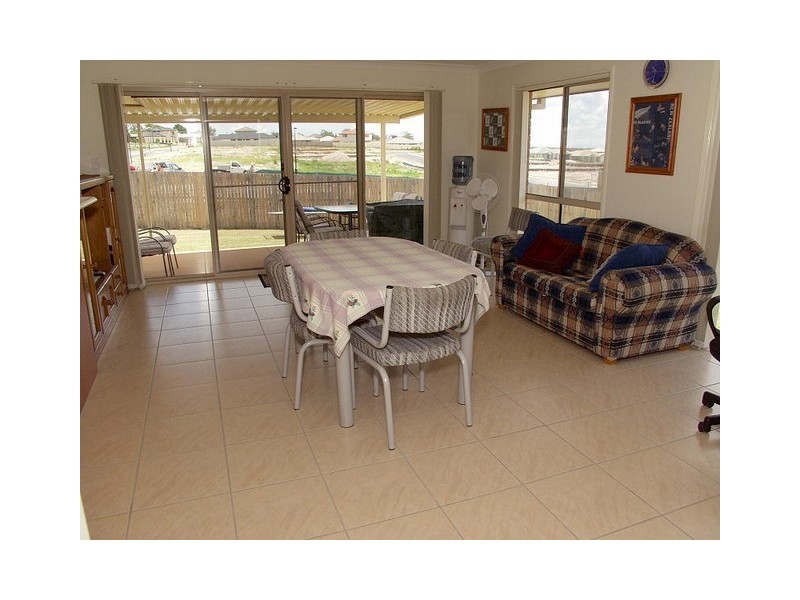 25 Charlton Place, Regents Park QLD 4118