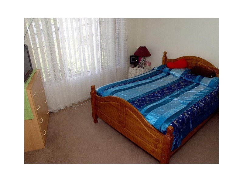25 Charlton Place, Regents Park QLD 4118