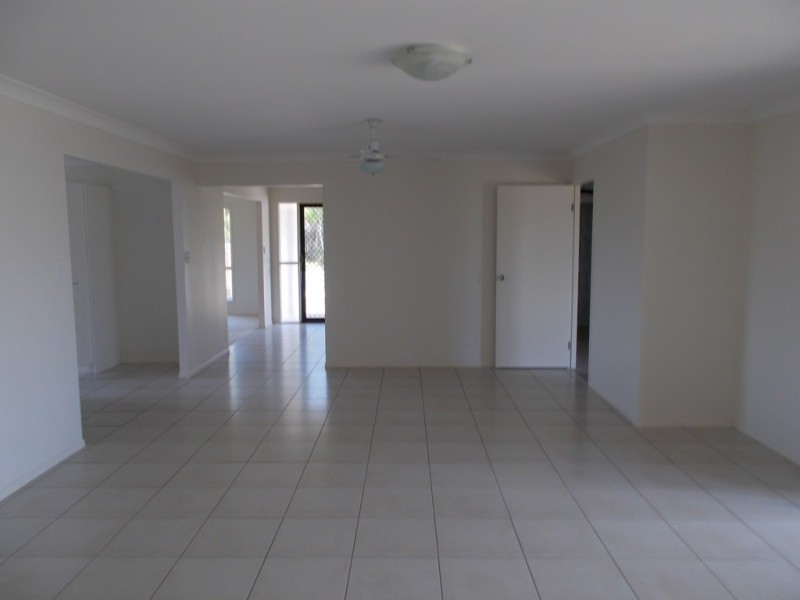87 Sandstone Boulevard, Sandstone Point QLD 4511
