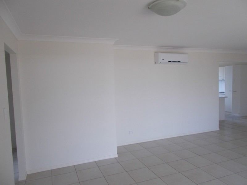 87 Sandstone Boulevard, Sandstone Point QLD 4511