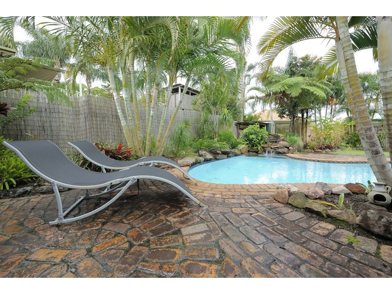 17 Emerson Drive, Morayfield QLD 4506