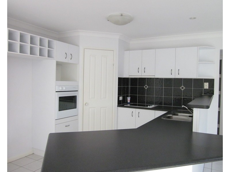 8 Tallow Court, Sandstone Point QLD 4511