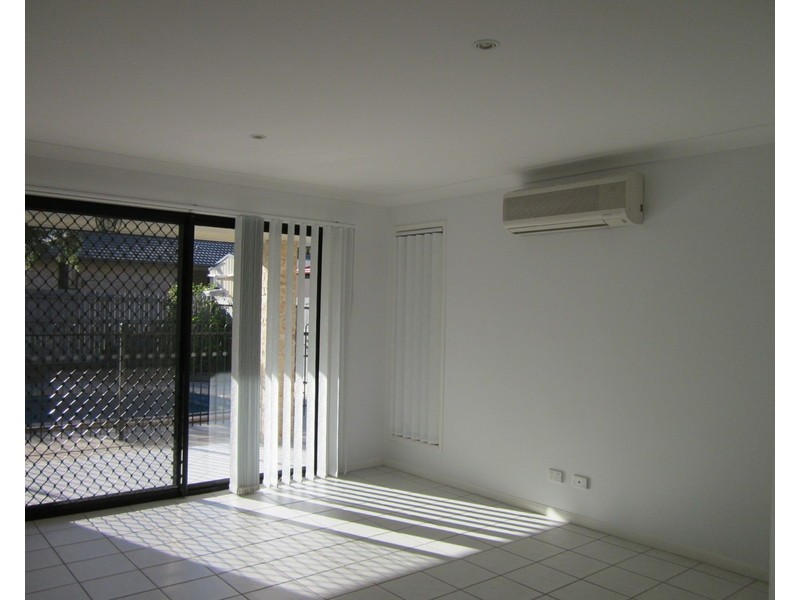 8 Tallow Court, Sandstone Point QLD 4511