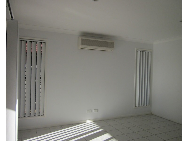 8 Tallow Court, Sandstone Point QLD 4511