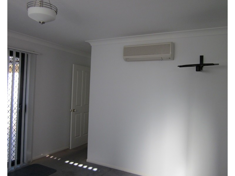 8 Tallow Court, Sandstone Point QLD 4511