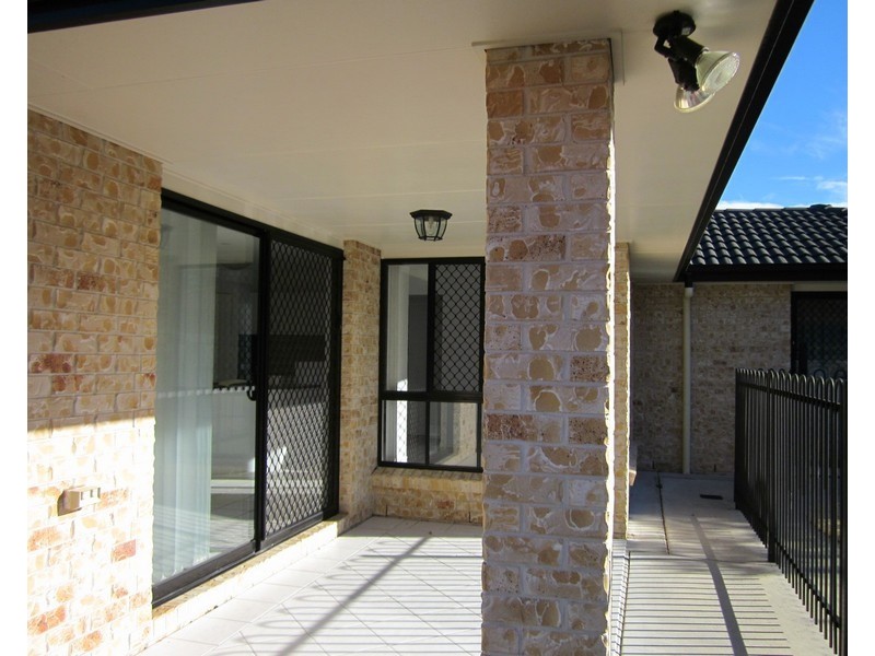 8 Tallow Court, Sandstone Point QLD 4511