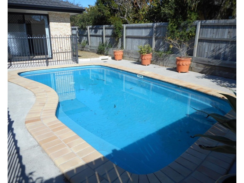 8 Tallow Court, Sandstone Point QLD 4511