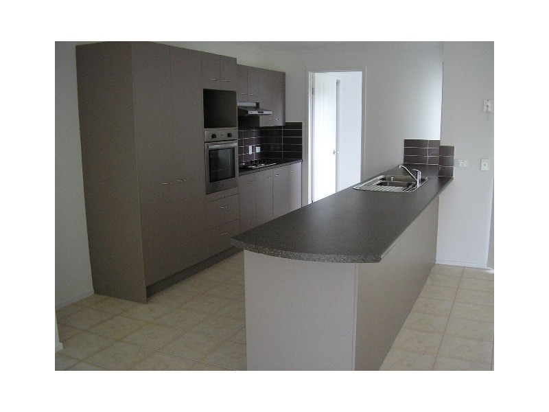 8 Christopher Place, Morayfield QLD 4506