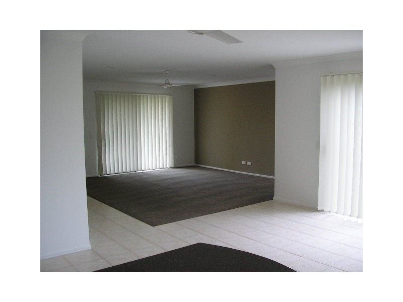 8 Christopher Place, Morayfield QLD 4506
