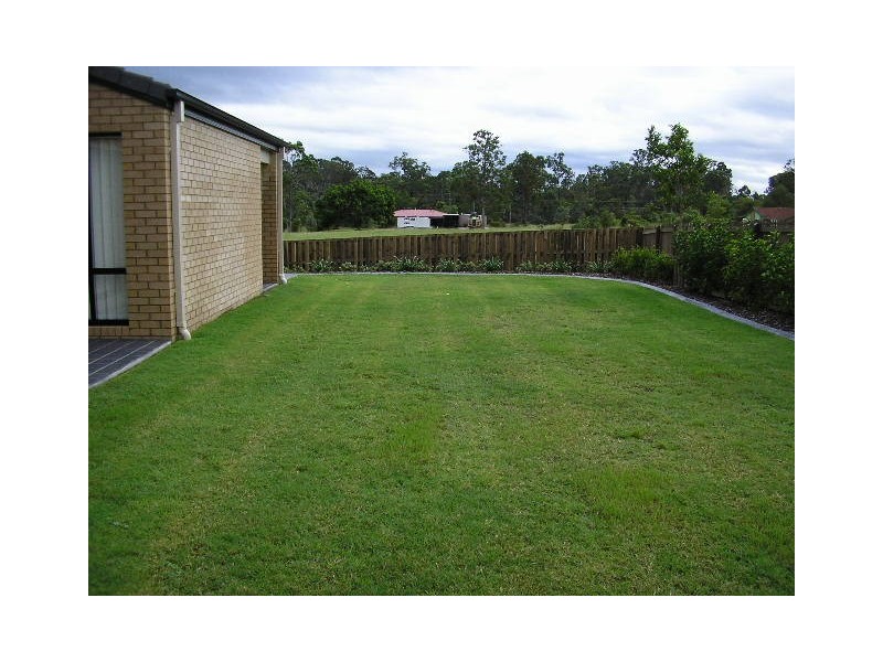 8 Christopher Place, Morayfield QLD 4506