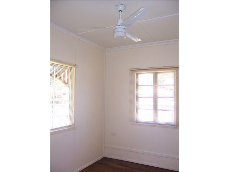 868 Beachmere Road, Beachmere QLD 4510